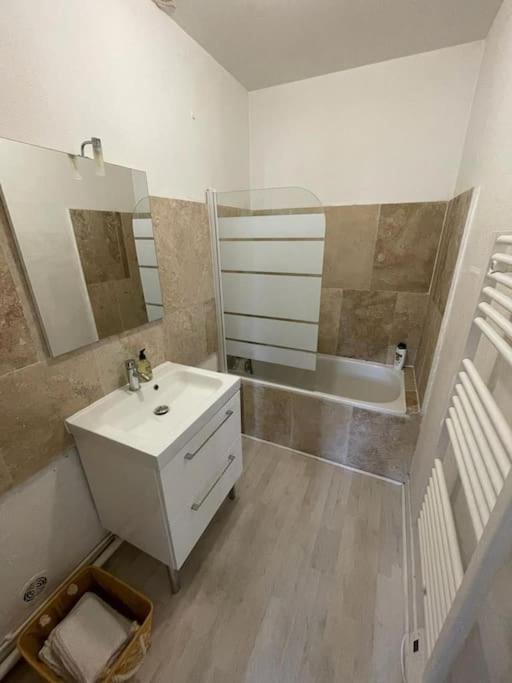Appartement Avec Terrasse, Parking Gratuit Périgueux Eksteriør bilde